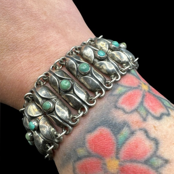Vintage Jewelry - Vintage 1940’s Sterling Silver Mexico Turquoise Shadowbox Link Bracelet 39 grams
